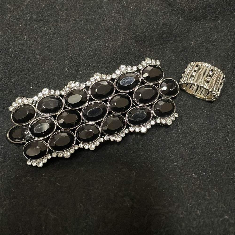 Stretchy bracelet and ring set